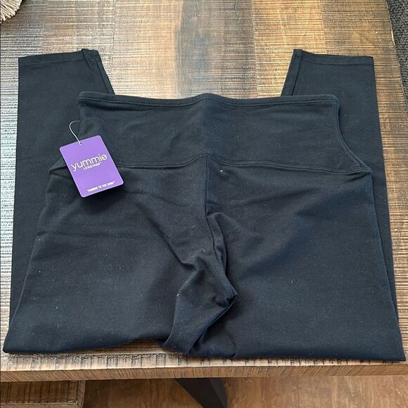 Yummie Black Leggings - Picture 1 of 2